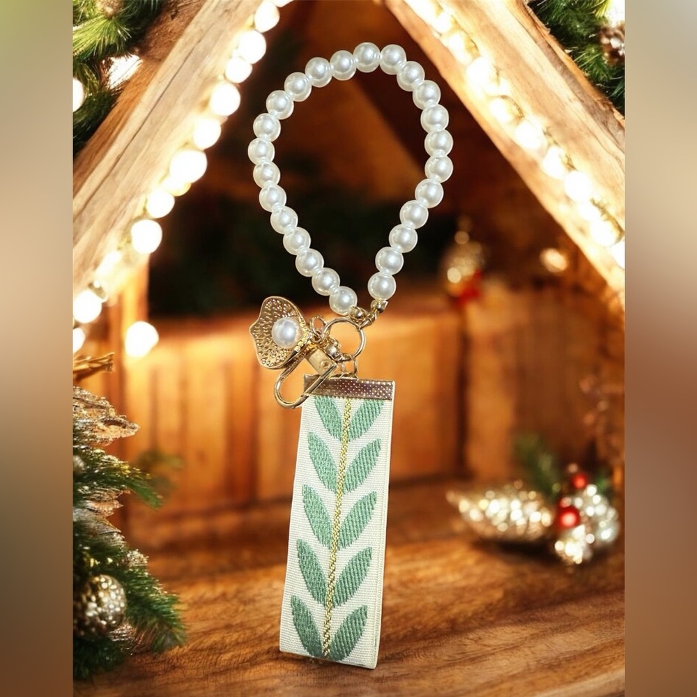 Elegant Pearl and Leaf Keychain/Bag Tag